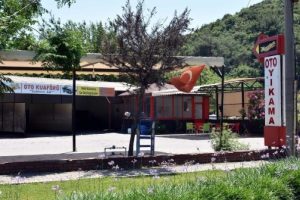 Oto yıkamaya uyuşturucu operasyonu: 5 g&ouml;zaltı