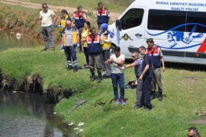 Bursa İneg&ouml;l'de serinlemek i&ccedil;in g&ouml;lete giren 15 yaşındaki iki &ouml;ğrenci boğuldu