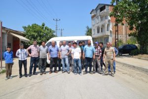 Tozdan bunalan esnaf yol kapattı