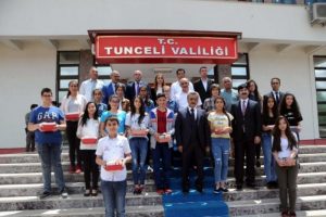 TEOG birincisi 17 &ouml;ğrenci valiyi ziyaret etti
