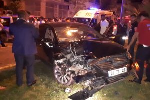 Alkoll&uuml; s&uuml;r&uuml;c&uuml; can aldı: 1 &ouml;l&uuml;, 3 yaralı
