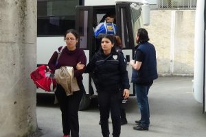 Bursa'da 2 emniyet m&uuml;d&uuml;r&uuml;n&uuml;n de olduğu 21 FET&Ouml; ş&uuml;phelisi adliyeye sevk edildi