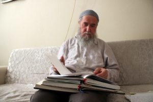 &Ccedil;ocukluğundan beri 10 bin 500 şiir yazdı