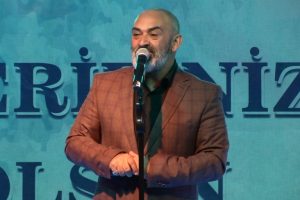 Dursun Ali Erzincanlı Bursa'da hem ağladı, hem ağlattı