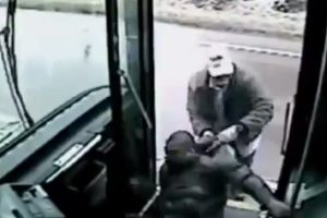 &Ouml;nce d&ouml;vd&uuml;, sonra otob&uuml;sten attı