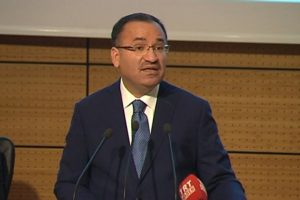 Bozdağ sosyal medya ter&ouml;ristlerine karşı uyardı