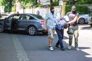 Soyguncuları &ccedil;evrede bulunanlar yakaladı