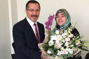 Rekt&ouml;r eşini atadı, kendini b&ouml;yle savundu