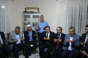 Bakan Eroğlu, şehit Aydın'ın annesini ziyaret etti