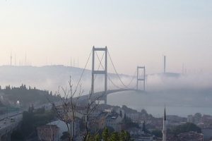 İstanbul Boğazı'nda sis etkili oldu