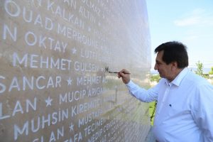 Bursa'da 15 Temmuz şehitlerinin isimlerini &ouml;l&uuml;ms&uuml;zleştirdi
