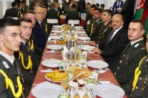 Bakan Işık, Kara Harp Okulu &ouml;ğrencileriyle iftarda buluştu