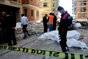 13. kattan d&uuml;şen iş&ccedil;i hayatını kaybetti