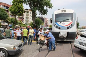 Treni son anda fark eden kadın &ouml;l&uuml;mden d&ouml;nd&uuml;