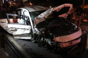 İstanbul'da feci kaza: 1 &ouml;l&uuml;, 2 yaralı
