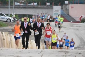 Dostluk maratonunda Yunan sınırını vizesiz ge&ccedil;tiler