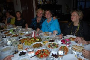 Bursa Yenişehir Yardımsevenler Derneği, Kadın Korosu'nu iftarda ağırladı
