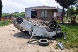 Bursa'da otomobil su kanalına d&uuml;şt&uuml;, takla attı: 1 &ouml;l&uuml;, 2 yaralı