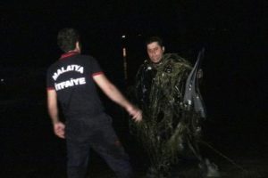 İntihar eden kadını kurtarayım derken canından oldu