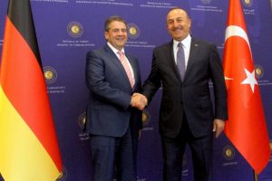 &Ccedil;avuşoğlu, Alman mevkidaşı ile bir araya geldi