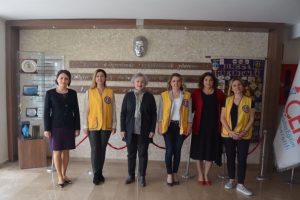 Bursa'da &ouml;ğrenciler i&ccedil;in piyano bağışladılar