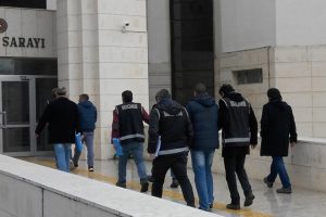 35 muvazzaf personel g&ouml;zaltına alındı
