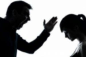 Kızı ve eşine tokat atan babaya para cezası