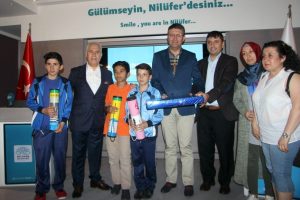 Bursa Nil&uuml;fer Belediyesi atık yağ toplayan okulları bilgisayarla &ouml;d&uuml;llendirdi