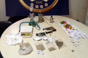 Bursa'da polis zehir tacirlerine g&ouml;z a&ccedil;tırmadı!