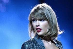Taylor Swift ile Joe Alwyn'in balkon keyfi