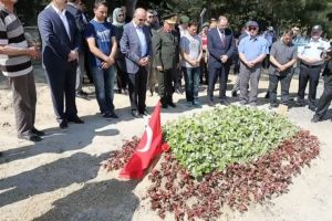 Bakan helikopter şehitlerinin kabirlerini ziyaret etti