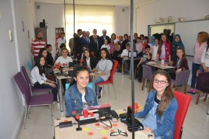 Bursa'da &ouml;ğrenciler hayallerini teknolojiye d&ouml;n&uuml;şt&uuml;recek