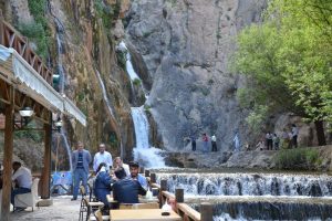 Malatya G&uuml;npınar şelalesine ziyaret&ccedil;i akını başladı