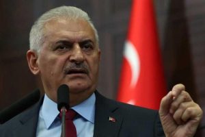 Arın&ccedil; ve Davutoğlu, Başbakan'ın iftarına katılmadı
