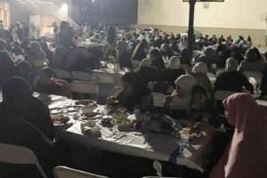 Los Angeles'ta T&uuml;rk derneğinden Suriyeli m&uuml;ltecilere iftar