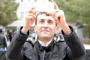 Adliye &ouml;n&uuml;nde selfie &ccedil;ekimine hazırlık duruşmasında beraat