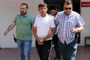 Şiddet uygulayan kocasını oğluna &ouml;ld&uuml;rtt&uuml;