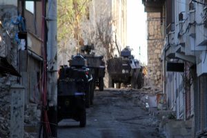 Lice'nin 18 k&ouml;y&uuml;nde sokağa &ccedil;ıkma yasağı ilan edildi