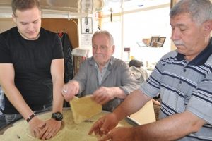 D&ouml;rt kuşaktır aynı d&uuml;kkan yapılıyor! K&uuml;nc&uuml;l&uuml; helva yok satıyor