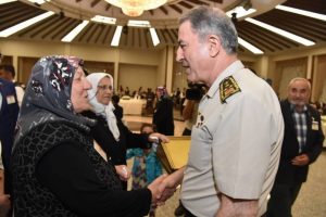 Orgeneral Akar şehit aileleri ve yakınlarıyla iftarda bir araya geldi