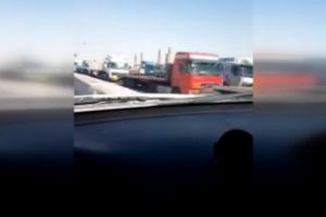 Suudi Arabistan sınırı kapattı: Ara&ccedil; kuyrukları oluştu