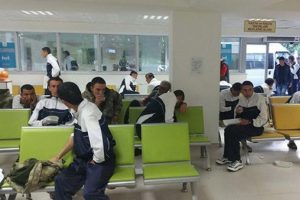 Manisa Valisi'nden kışlada &ouml;l&uuml;mdeki ş&uuml;pheli a&ccedil;ıklaması