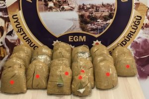 Kamyon lastiğinden 20 kilogram esrar &ccedil;ıktı