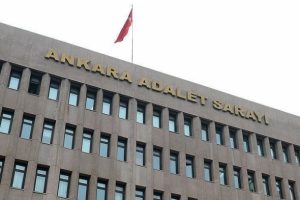 Turgut &Ouml;zal &Uuml;niversitesi eski rekt&ouml;r&uuml; hakim karşısında