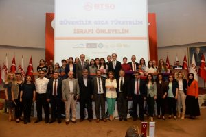 Bursa'da &ouml;ğrenciler israf ve gıda g&uuml;venliği i&ccedil;in hayallerini &ccedil;izdi