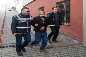 3 aylık maaşını &ccedil;ekip babasını &ouml;ld&uuml;rmek i&ccedil;in t&uuml;fek almış