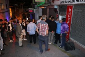 Sahurda eve gelmeyen eşini iş yerinde &ouml;l&uuml; buldu