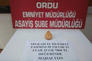 50 yıllık madalyon &ccedil;alan ş&uuml;pheli tutuklandı