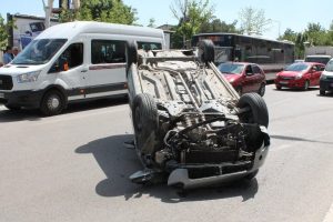 Otomobil takla attı: 1 yaralı