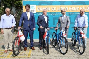 Bursa'da denetimli serbestlikten yararlanan gen&ccedil;lere bisiklet